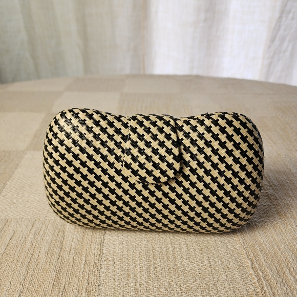 Banana Republic Handbags - Y2K Banana Republic Woven Black and Tan Clutch